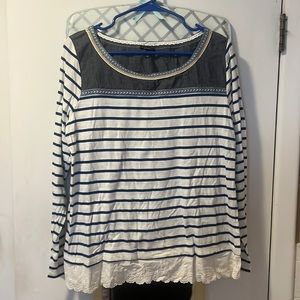 Hannah size L lightweight long sleeve shirt with ruffle on bottom